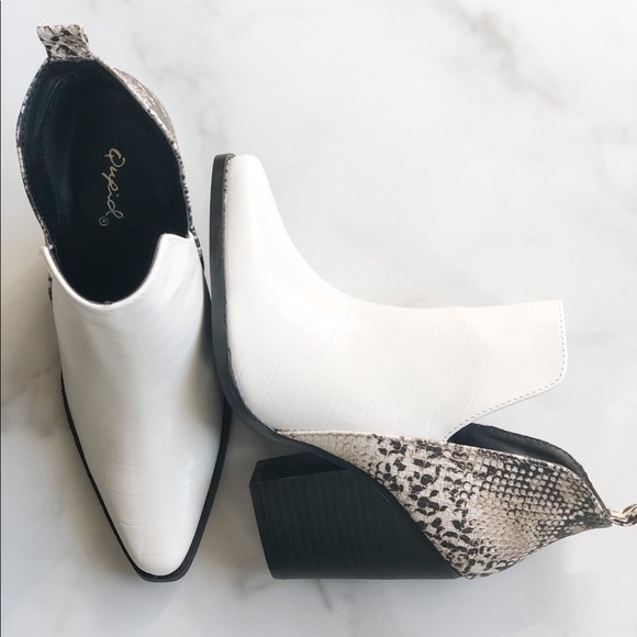 last pair! Qupid Slay White & Snakeskin Booties - Picture 6 of 7